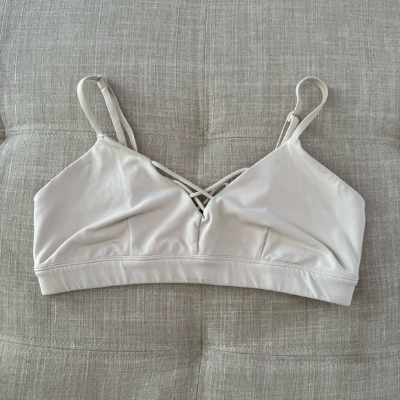 Alo Interlace Strappy Inlined Sports Bra - Picture 3 of 5